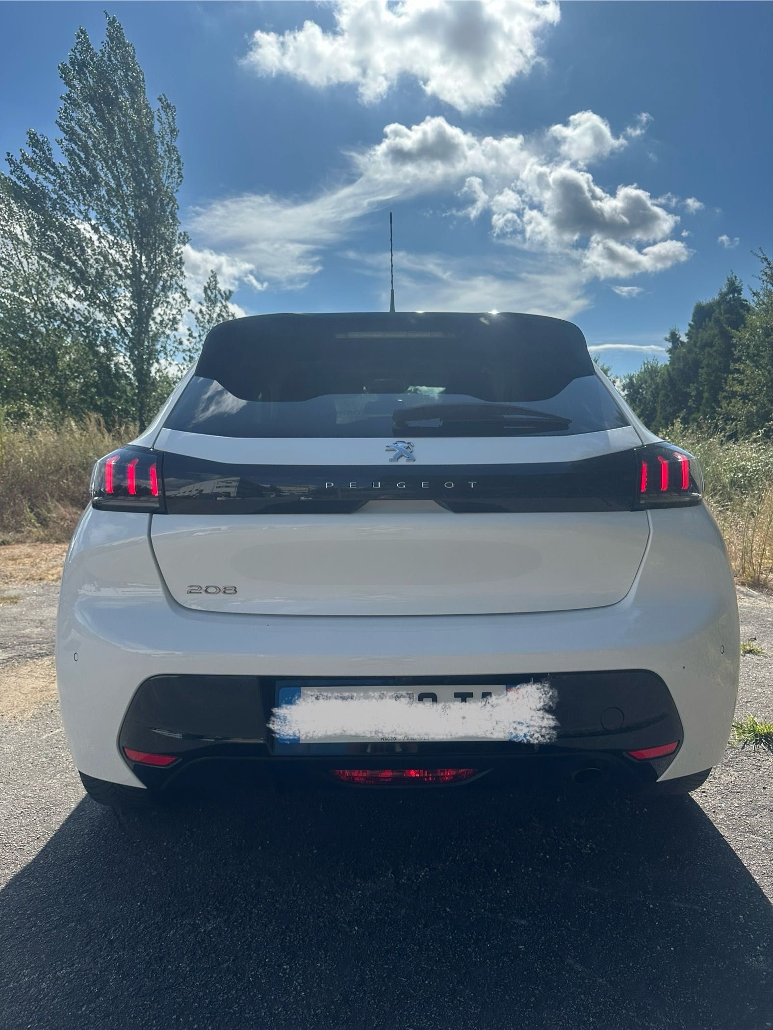Peugeot 1.5 BlueHDi Allure 2020 excelente preço com todos os extras: