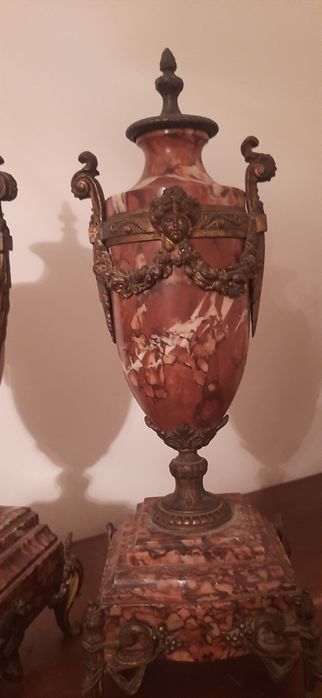 Par de Cassoletes em mármore rosa