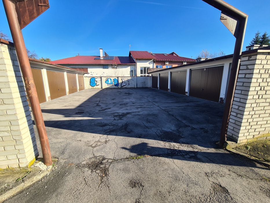 Wynajme garaż w zabudowie szeregowej Sienna