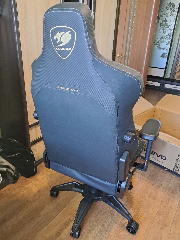 Ігрове крісло Cougar Armor Evo Royal Black/Gold