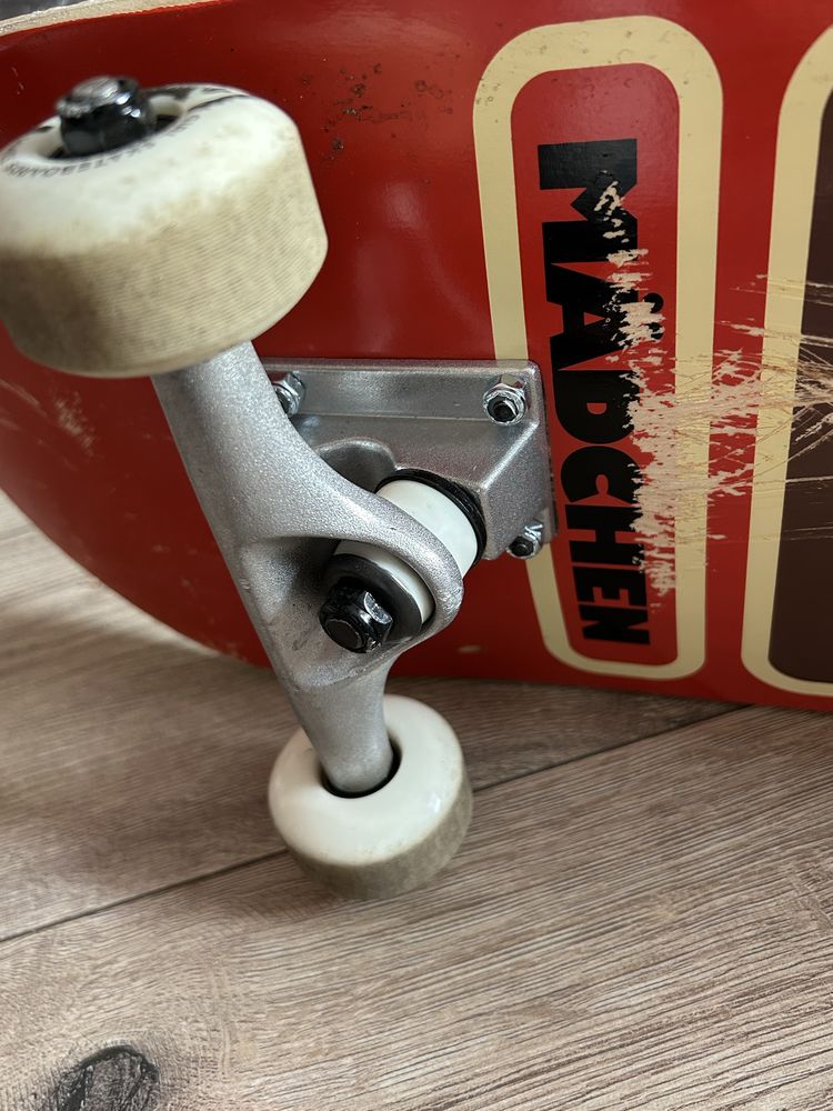 skateboard deska deskorolka Girl (Niels Bennet)