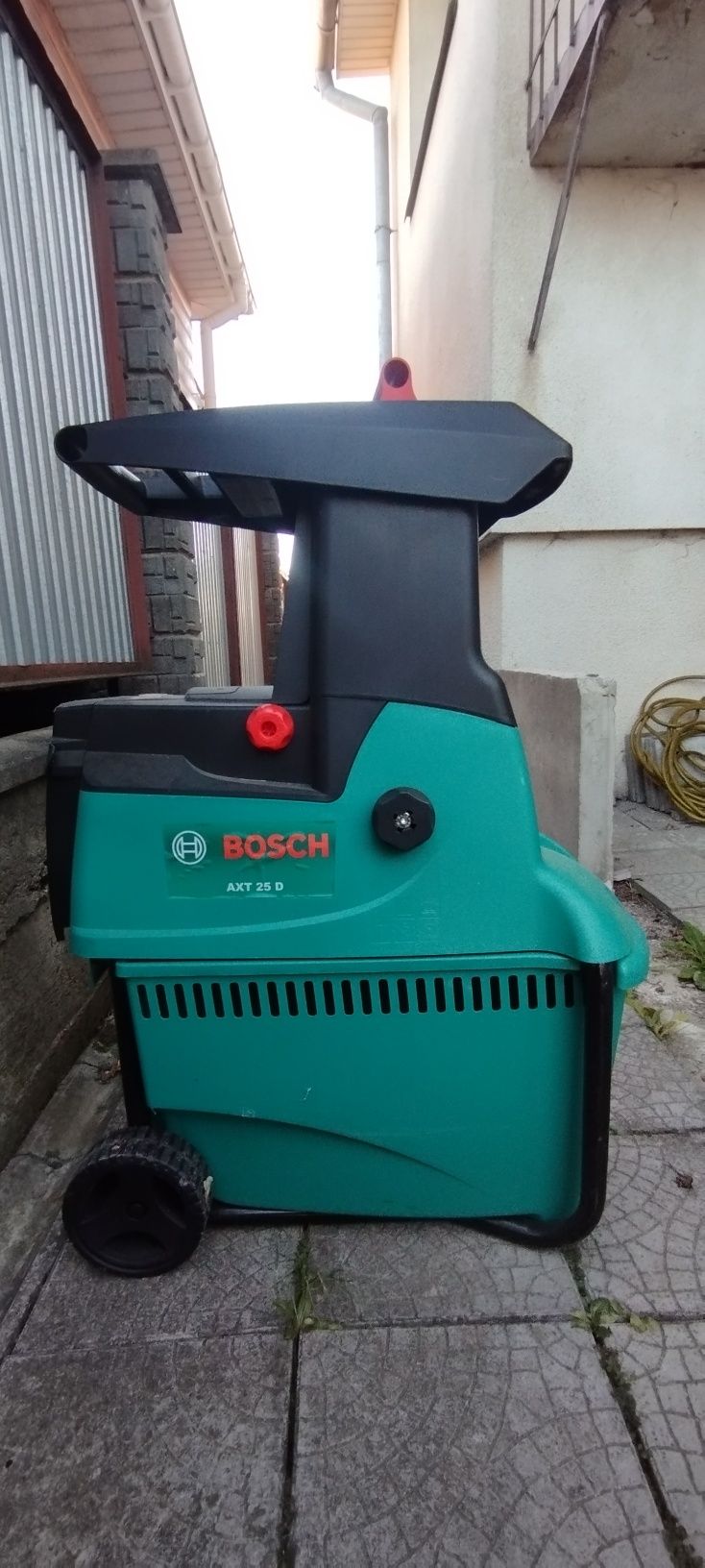 Садовий подрібнювач Bosch AXT 25 D