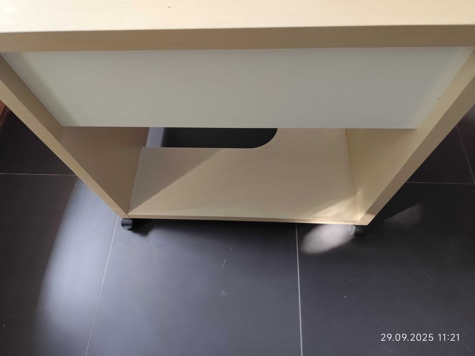 Stolik biurko biureczko szafka Ikea