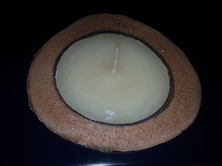 Velas em coco natural