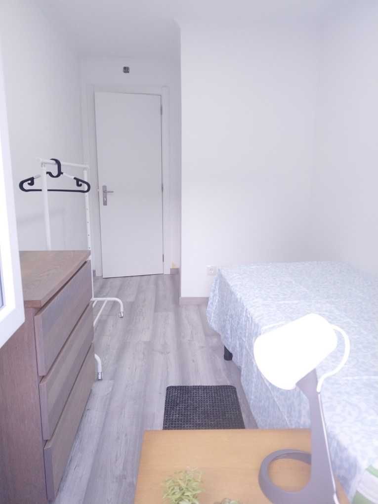 quartos individuais mobilados