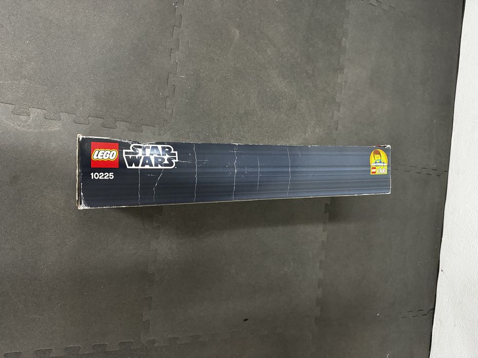 LEGO 10225 R2-D2 - Ícone Star Wars de Coleção!