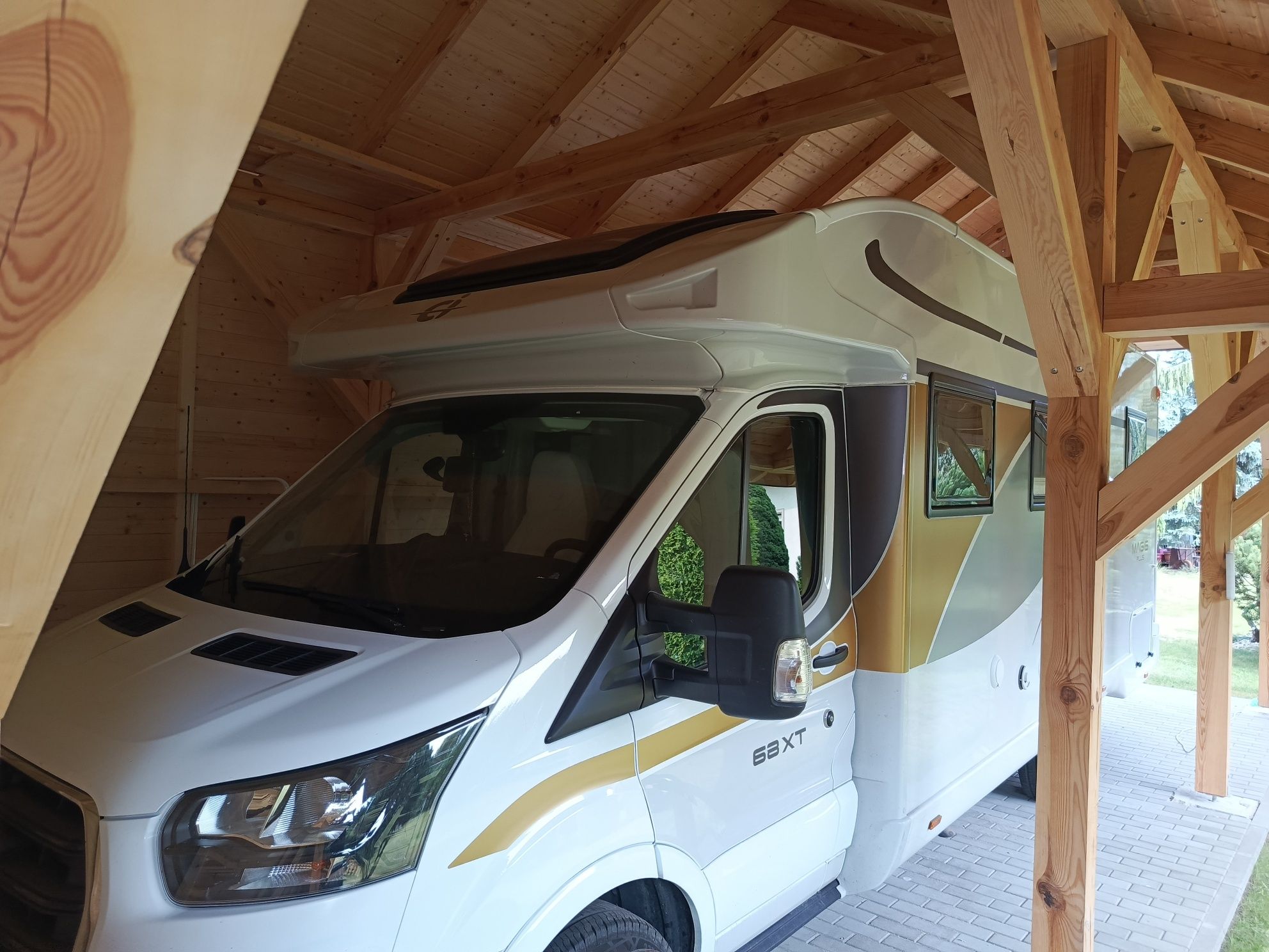 Kamper Ford z zabudową Magis 68 XT plus 2021 rok