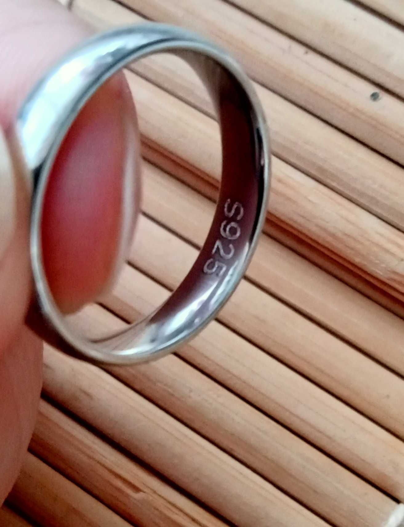 Elegancka srebrna obrączka 925