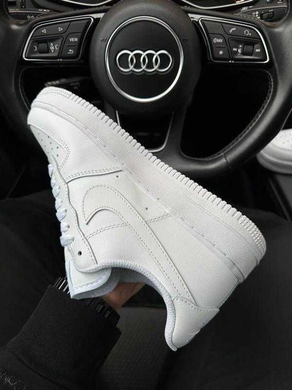 Весняно-літні чоловічі кросівки Nike Air Force Classic White