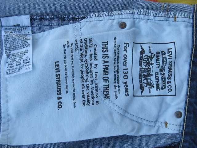 Оригінальні  прямі джинси  levi's 504 straight ( W34  L34 )