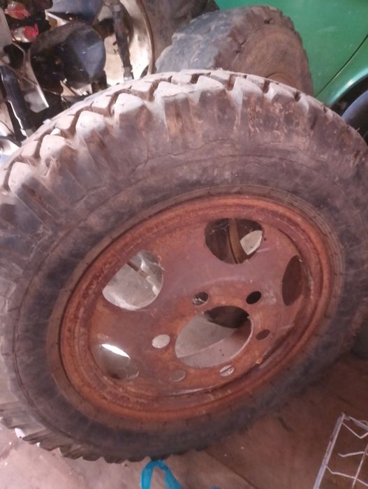 Продам вісь до прицепа .