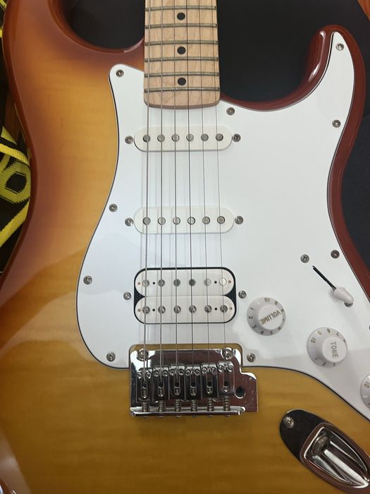 Guitarra Fender Squier Stratocaster + amp
