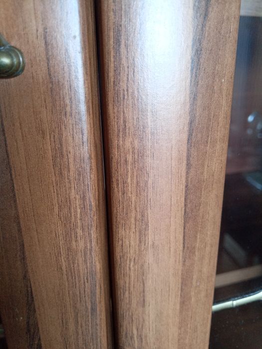 Regał w kolorze orzech