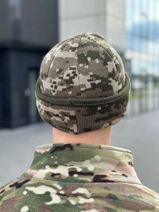 Армійська зимова шапка вязка на флісі тепла в'язана шапка з відворотом