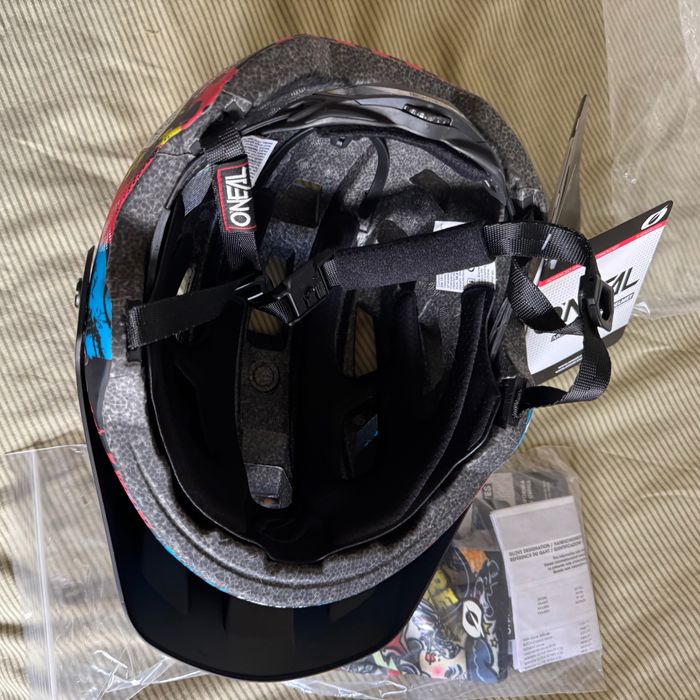 Capacete Desporto Oneil novo