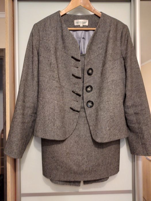 Костюм зі спідницею