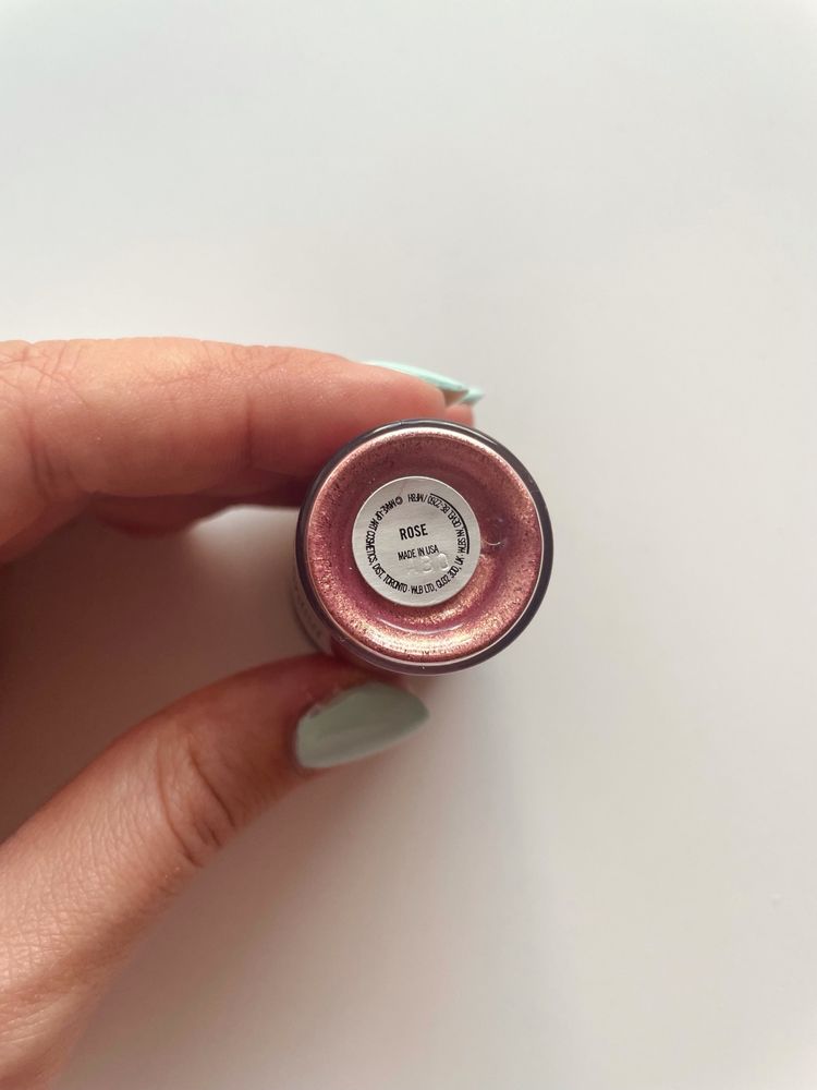 Nowy pigment cień sypki MAC - Rose