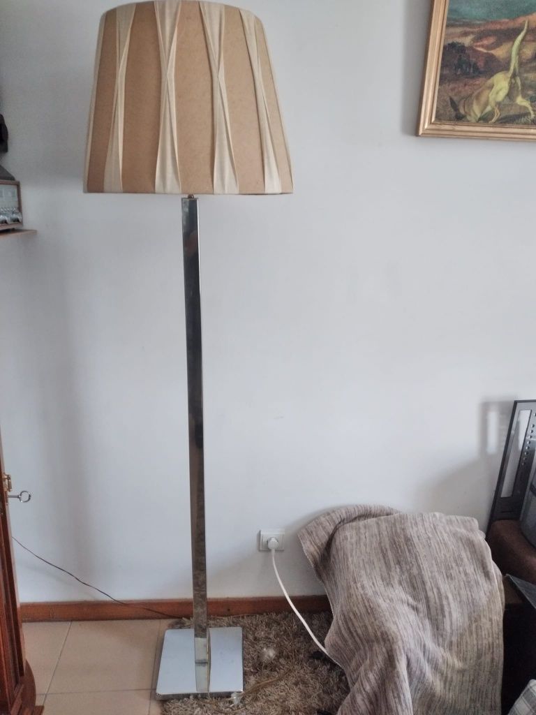 Candeeiro de pé Abajour beje