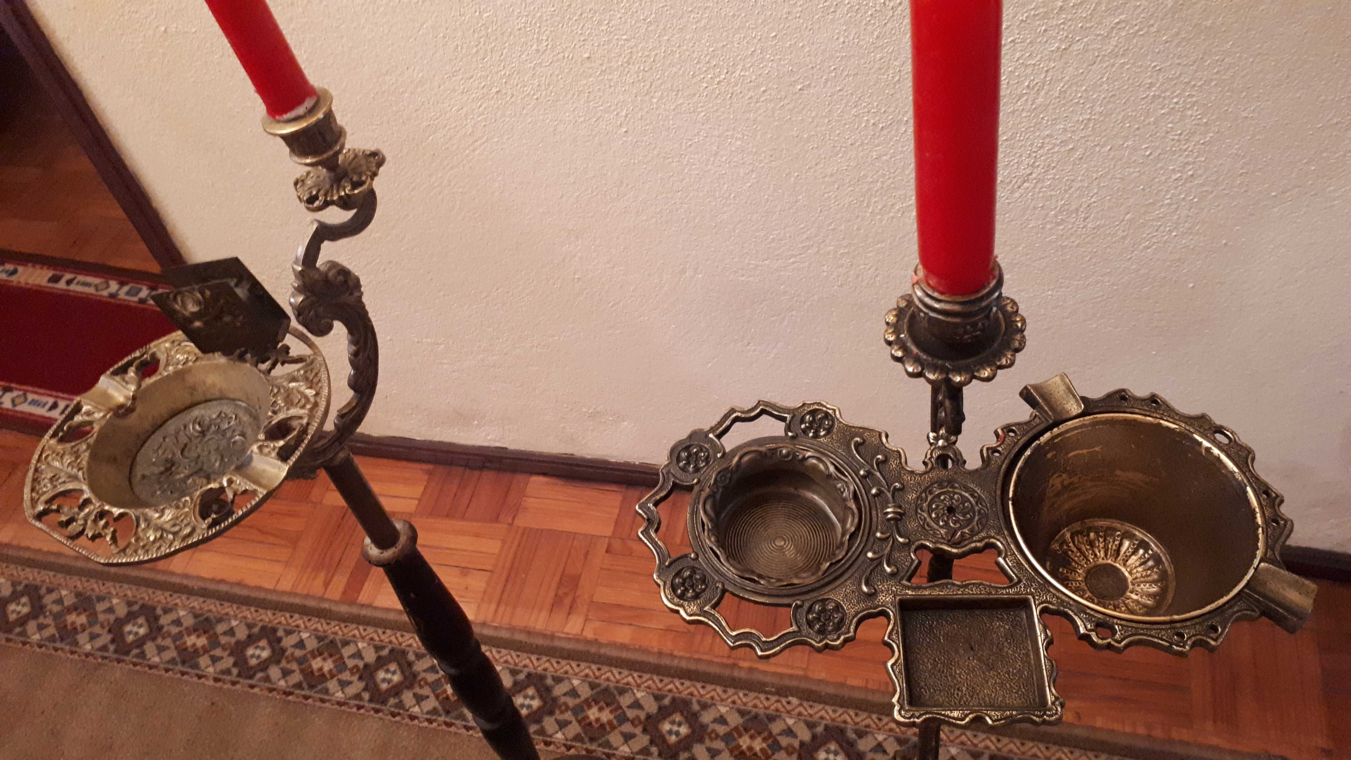 Cinzeiros de pé muito antigos com 80 cm