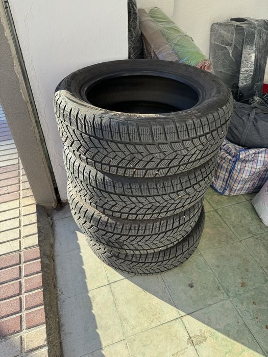 GoodYear Ultragrip ICE 215/60 R17 96T