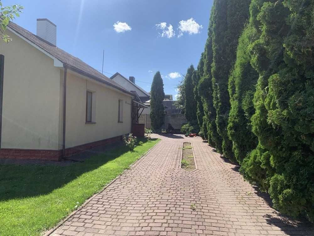 р Окремий будинок з автономним опаленням і госпбудівлями