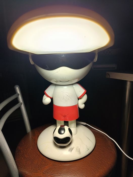 Lampka LED na biurko piłkarz