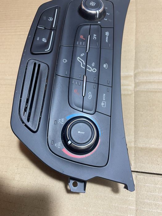 Ford focus III mk3 panel nawiewu klimatyzacji ładny sprawny