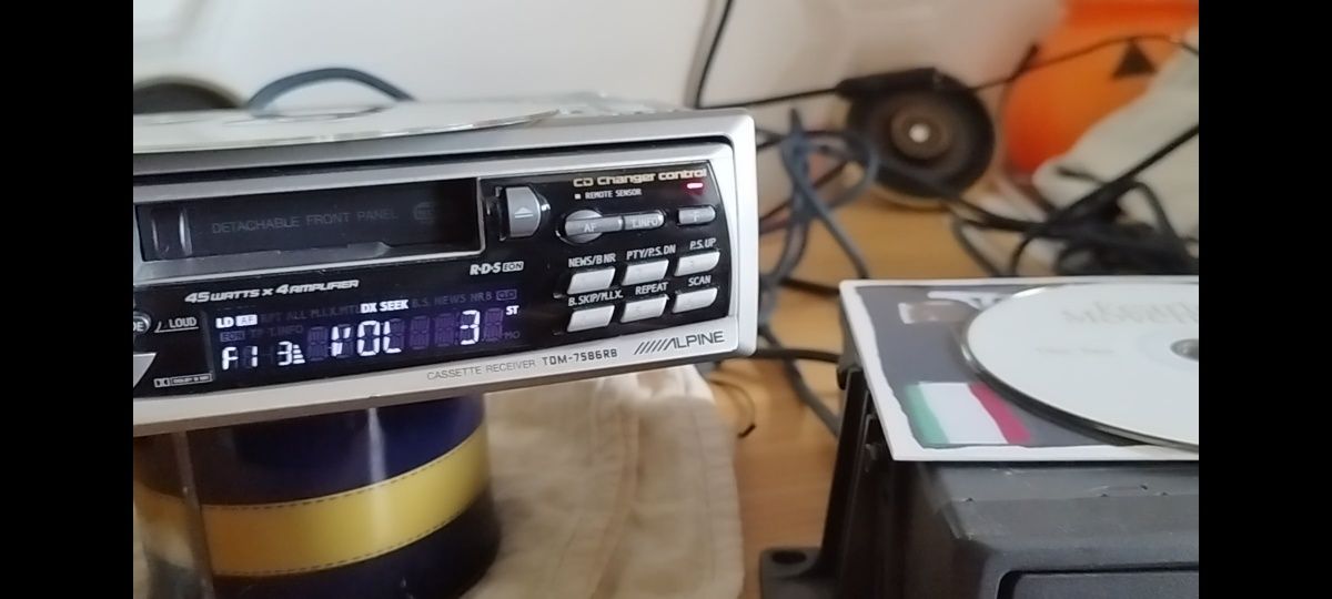 Autorradio Alpine com caixa de 6 CD