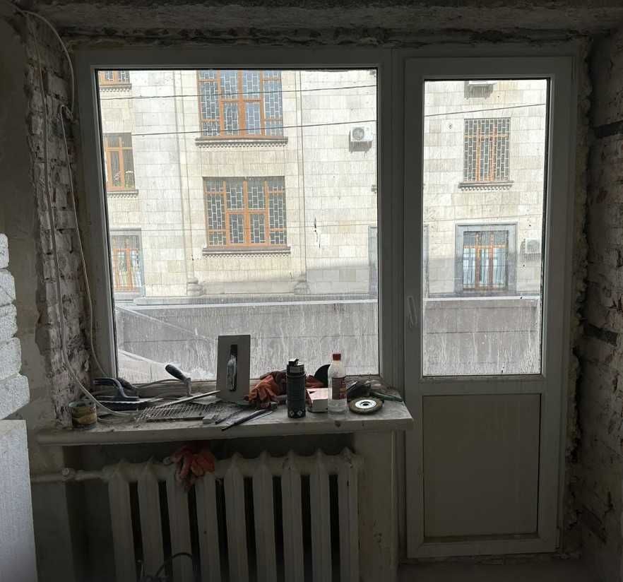Окно и дверь наружные на балкон или лоджию