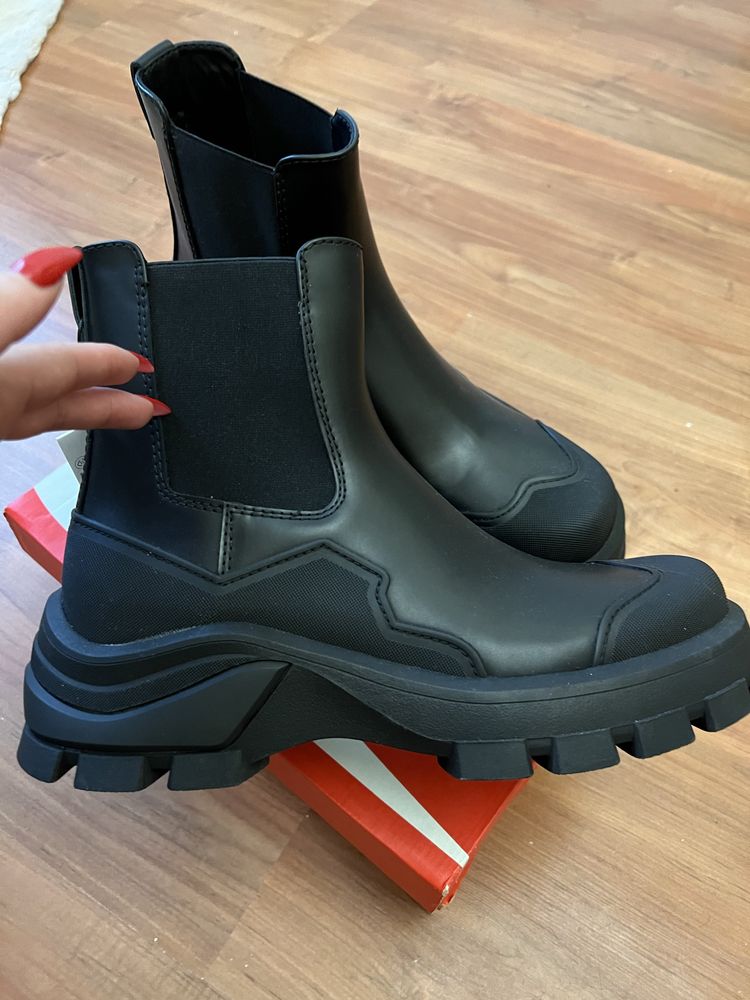 Ботинки Zara, новые