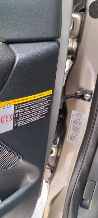 Чудовий автомобіль кросоверр.