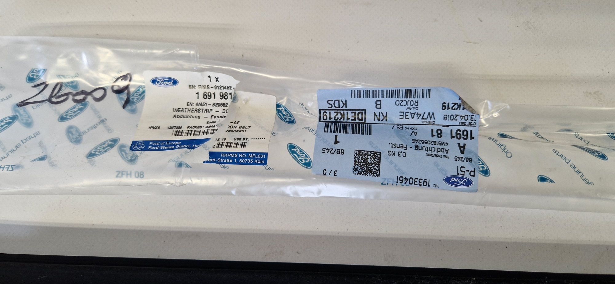 Listwa zgarniająca prawy przód Focus mk2 3D OE Nowa