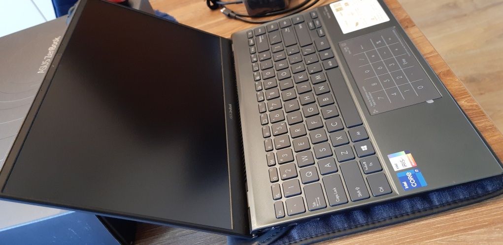 ASUS ZenBook 14 Intel Core i 7– stan idealny