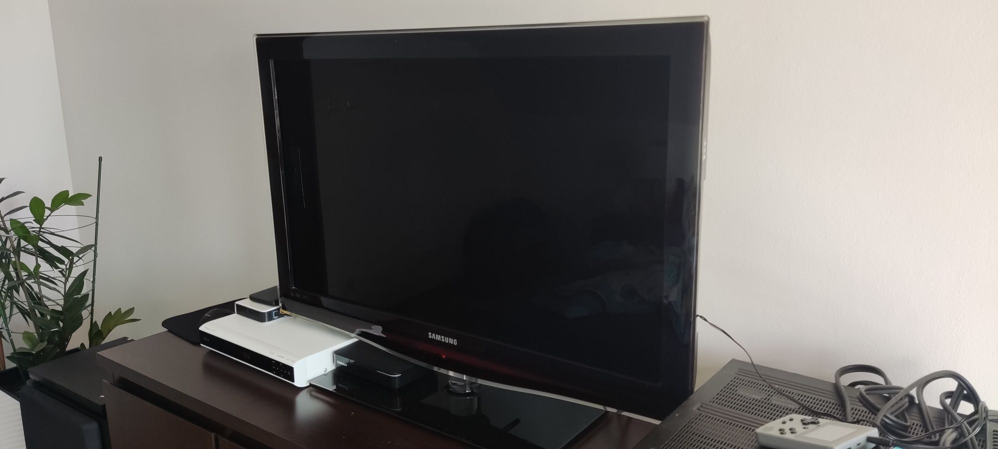 Telewizor Samsung LCD 37"  LE37B651 Full HD 1080p 100 Hz Klasyk