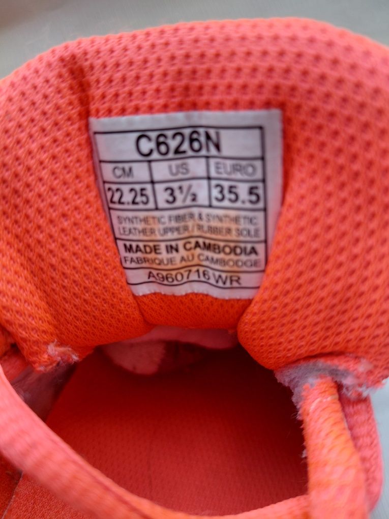 Кросовки ASICS орегінал устілка 22-22.5 см.