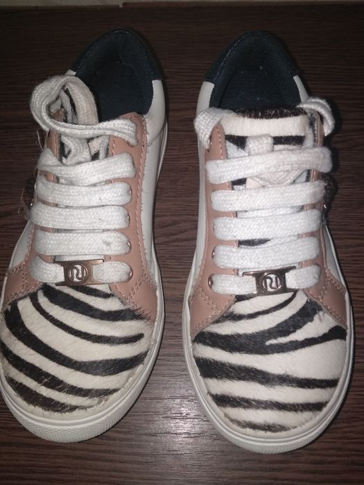 Продам детские кроссовки