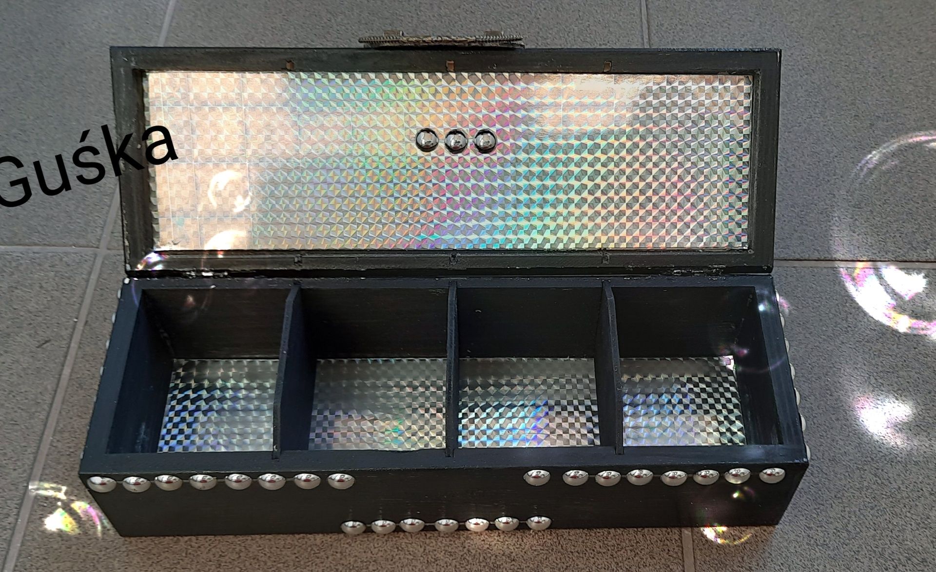 Unikatowa szkatułka w stylu loft-glamour w kolorach czerni i srebra