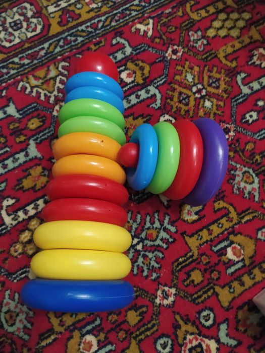 Продам іграшки, сортер, пазли, пірамідки.