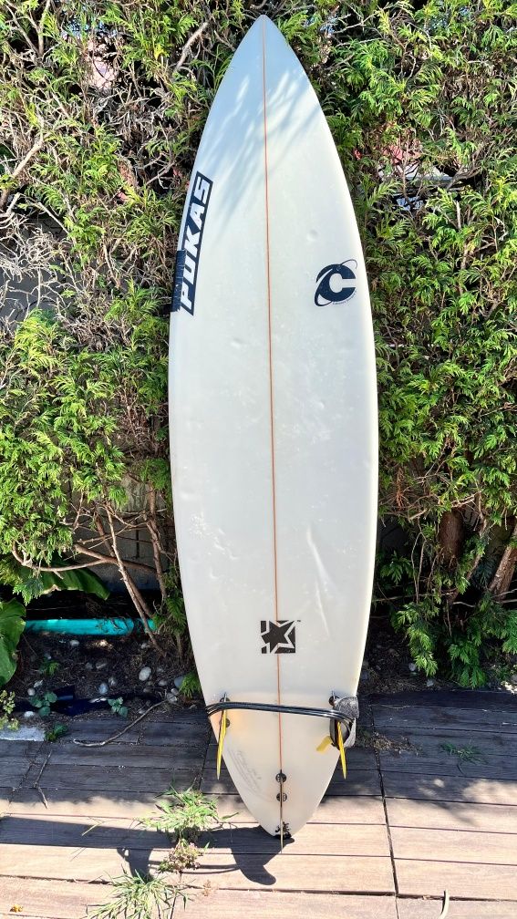 Prancha surf pukas 6'6 + leash + quilhas + saco