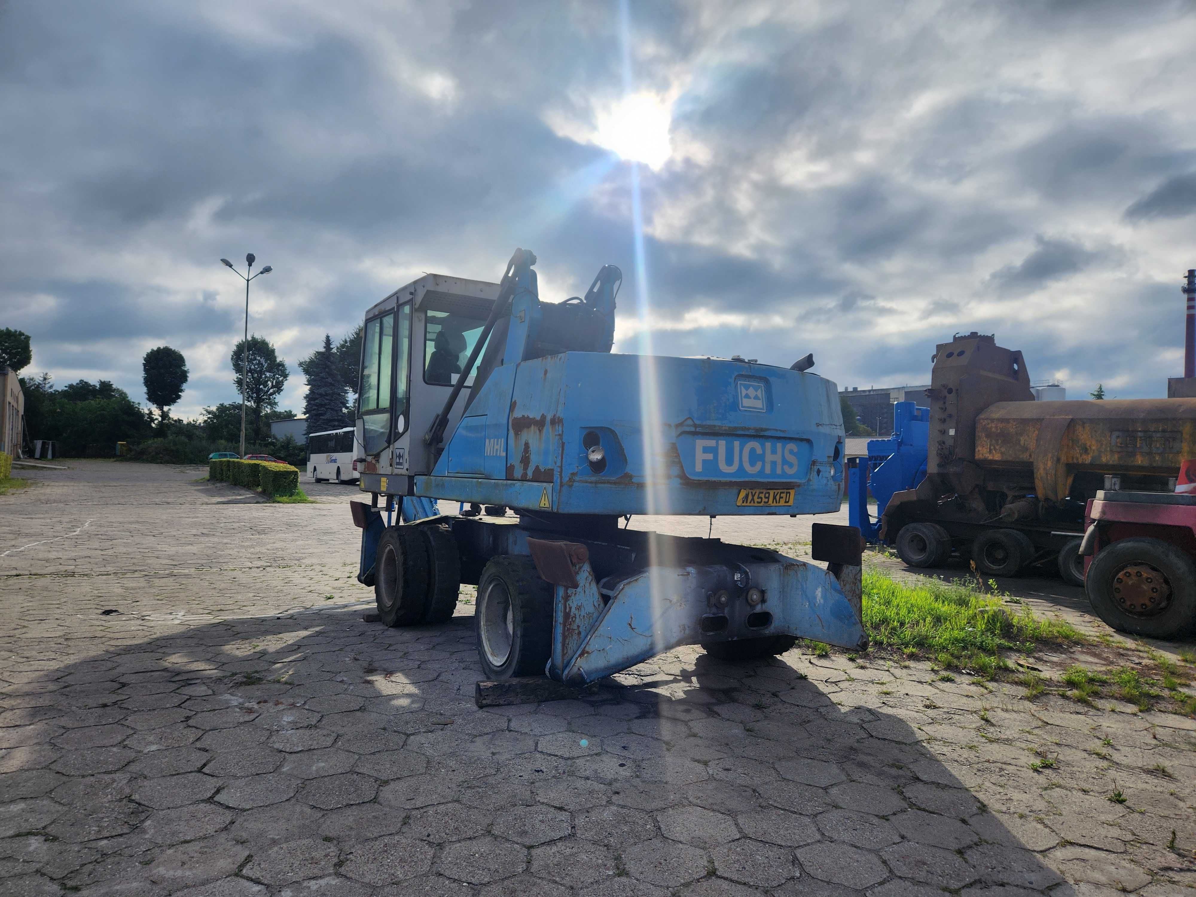 fuchs mhl 320 koparka przeładunkowa do złomu częścikruszywa  atlas