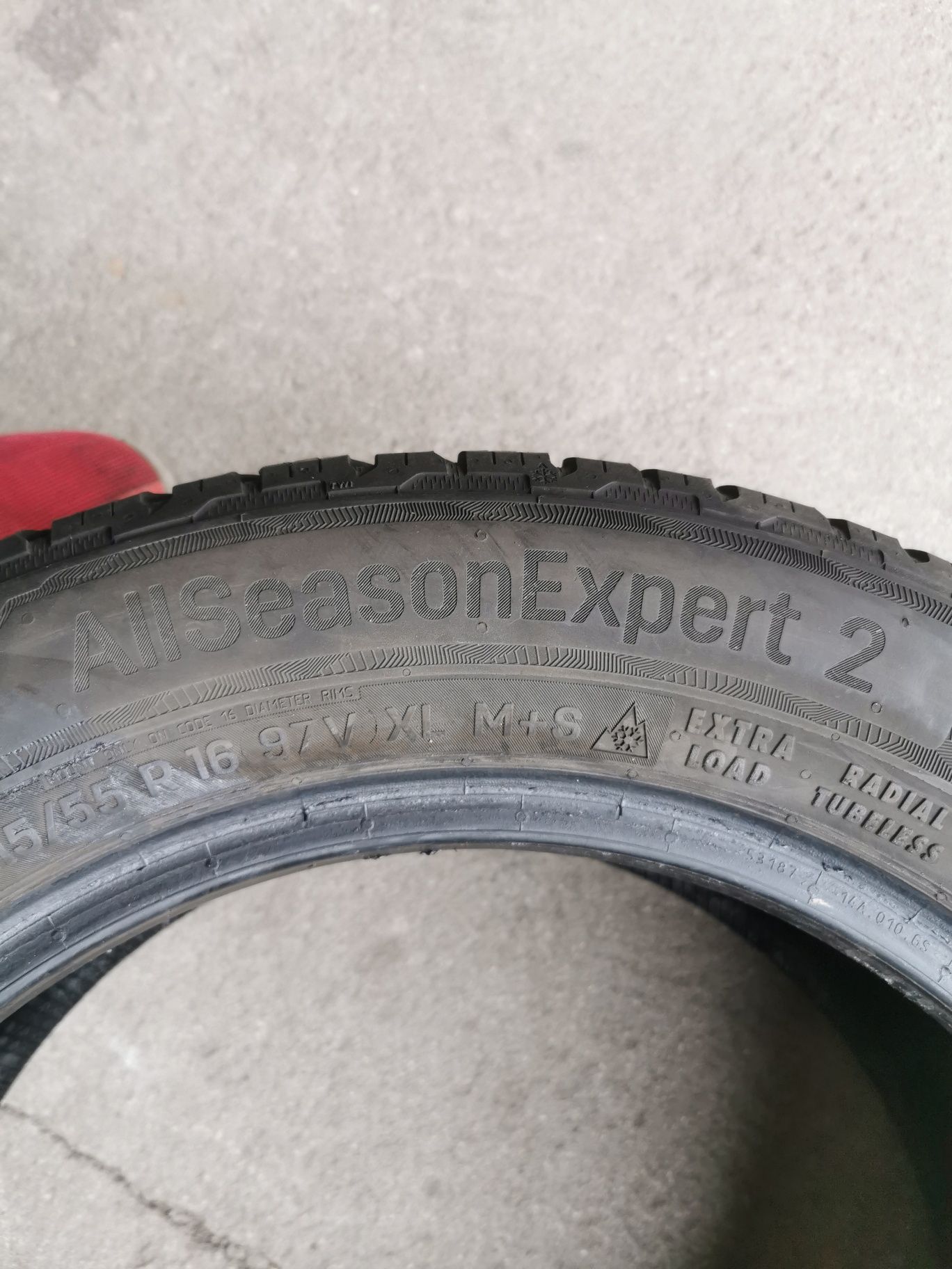 Para opon 215/55R16 97V Uniroyal AllSeasonExpert 2