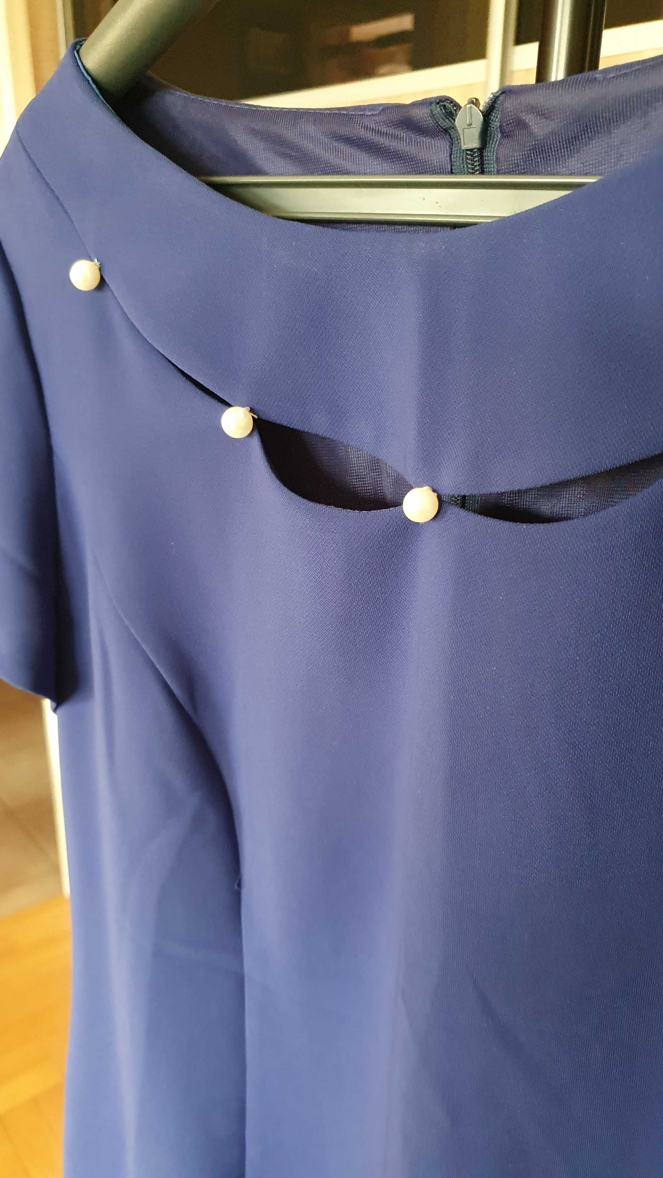 Elegancka granatowa sukienka z żakietem