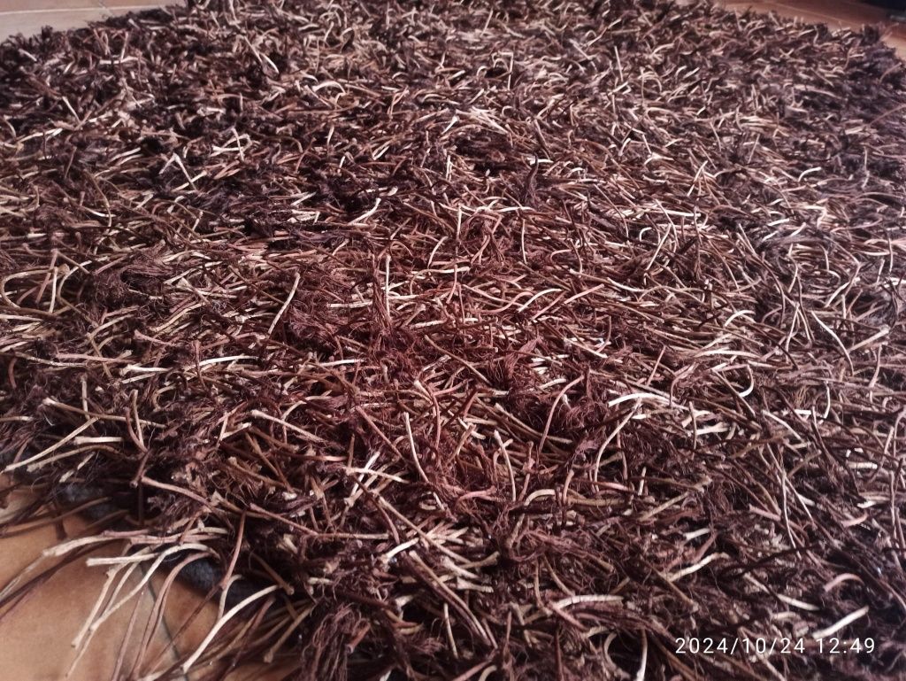 Tapete, passadeira, carpete, de pelo comprido castanho e creme
