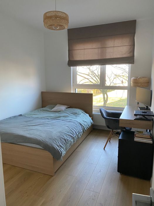 Pokój, obok Koźmińskiego mieszkanie trzypokojowe dla dwóch osób.