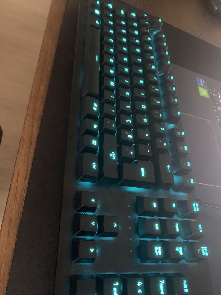 RAZER HUNTSMAN KEYBOARD 100%