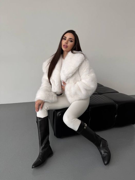 Укорочена шуба з хутра-тренд цього сезона