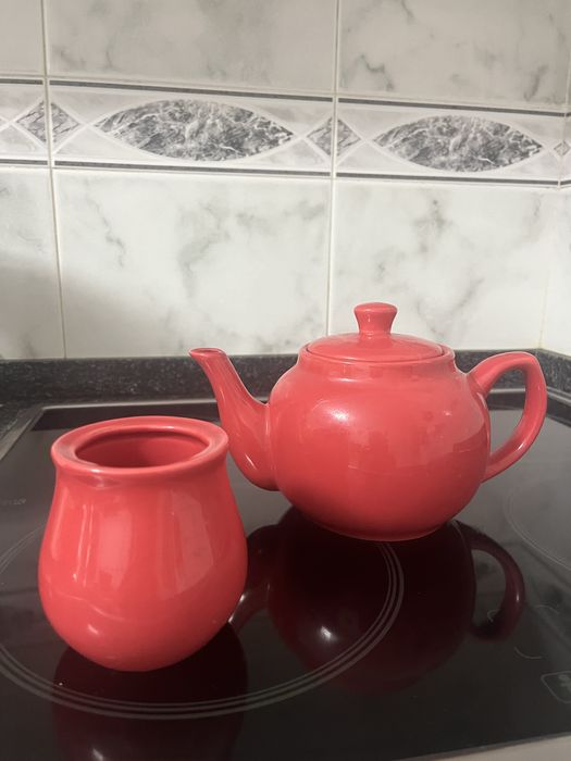 Bule e copo decorativo