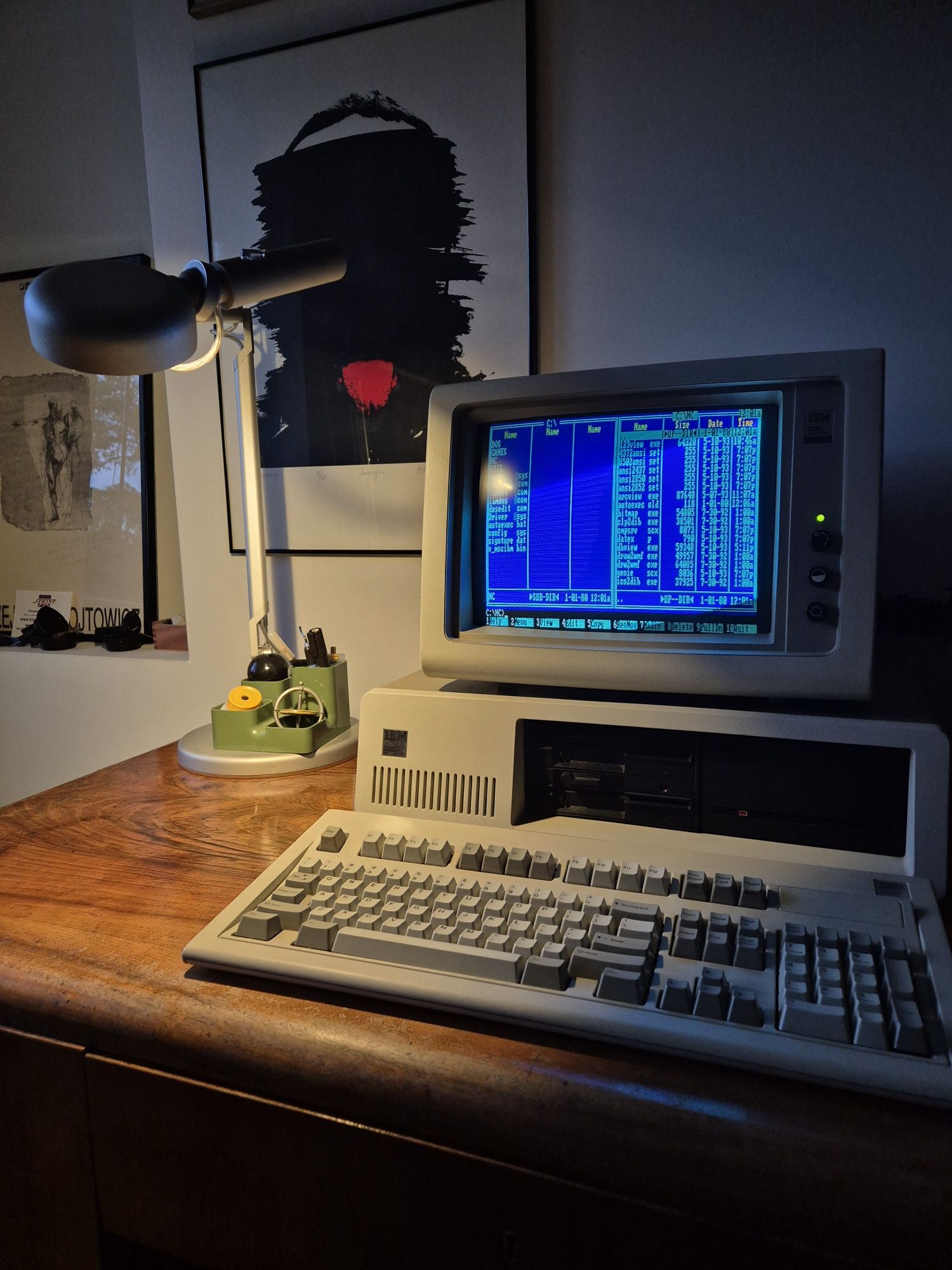 IBM XT 5160 z monitorem IBM 5153 (CGA) - czytaj!