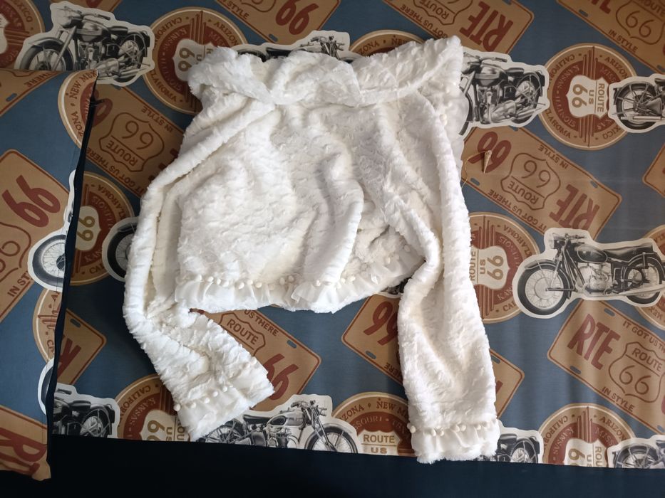 Шубка біла жіноча