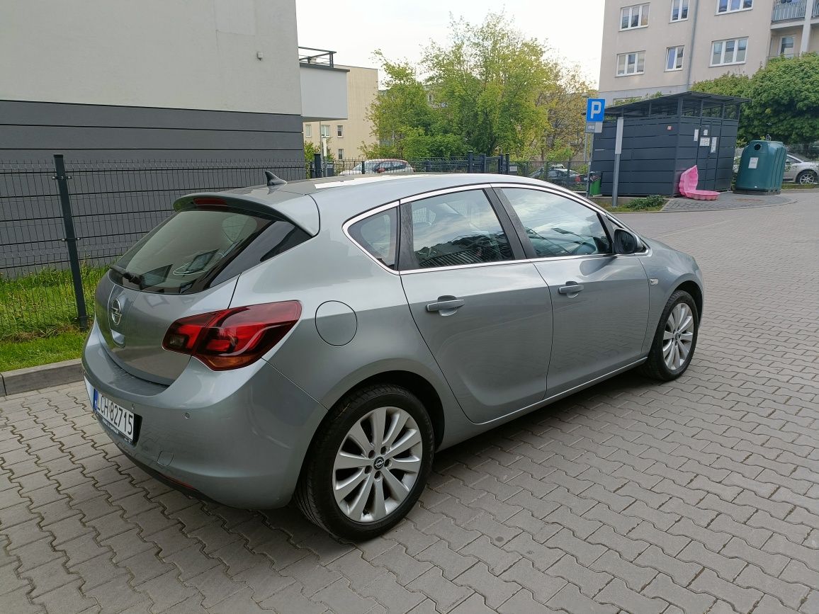 Opel Astra 1.4T 140KM COSMO
